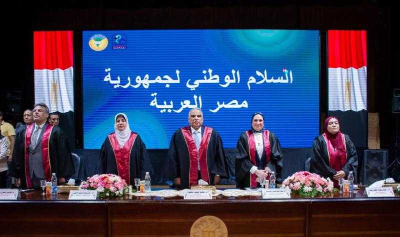 رئيس جامعة طنطا يشهد حفل تخرج الدفعة 47 من برنامج فارم دي بكلية الصيدلة