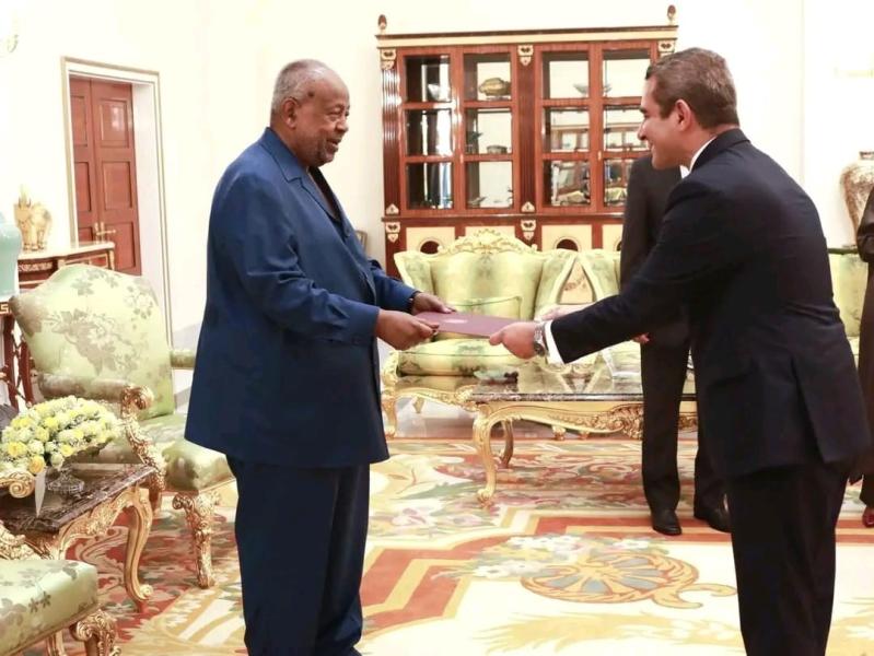 سفير مصر الجديد في جيبوتي يقدم أوراق اعتماده لرئيس الدولة