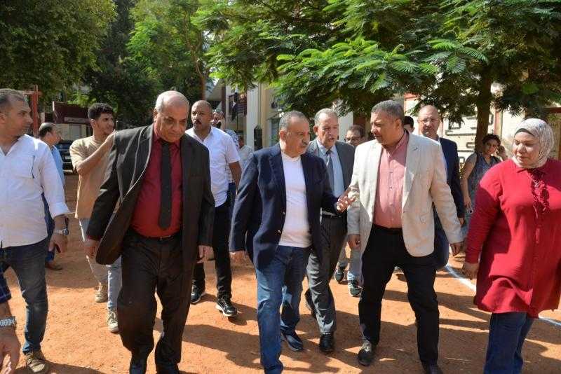 محافظ أسيوط يتفقد عدداً من المدارس بحي شرق وغرب لمتابعة الاستعدادات النهائية للعام الدراسي الجديد