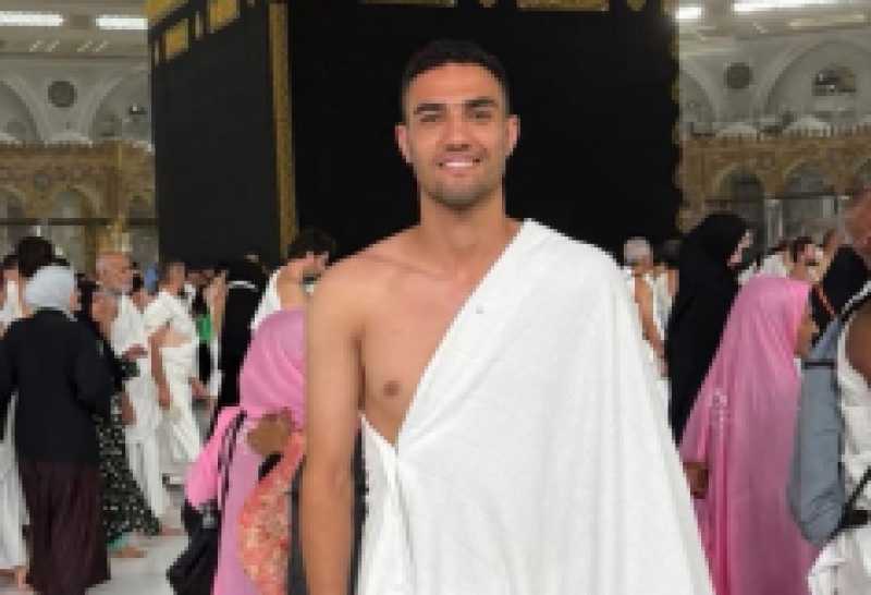 محمود جهاد يؤدي مناسك العمرة ويعود للانتظام في تدريبات الزمالك