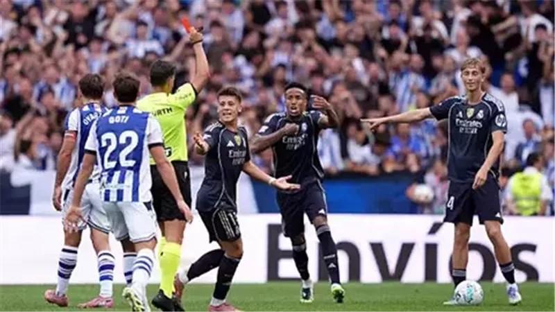ريال مدريد يتلقى ضربة مفاجئة في أزمة طرد هويسين
