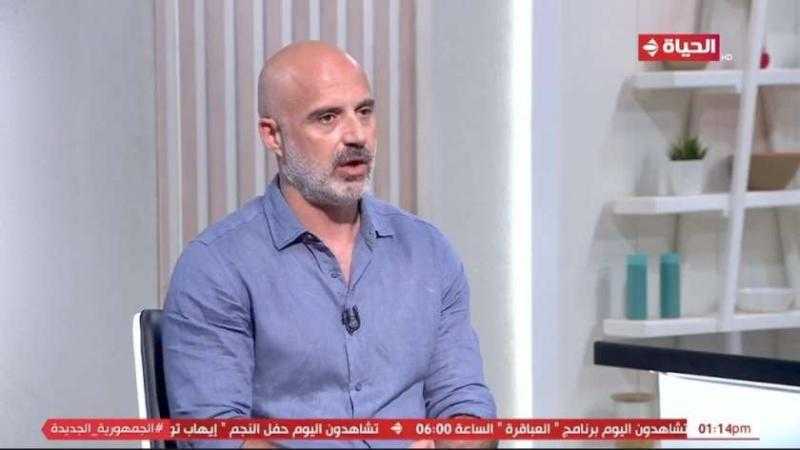 حازم سمير يصور حكاية جديدة من مسلسل ما تراه ليس كما يبدو