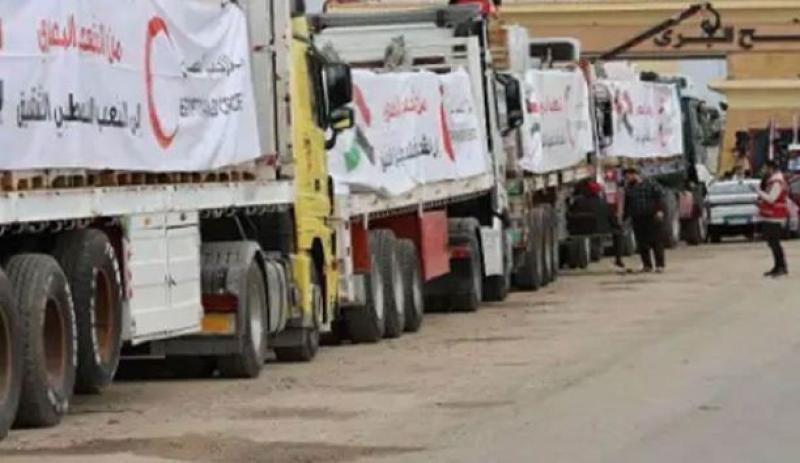 قافلة زاد العزة تبدأ دخول مساعداتها إلى غزة رغم التصعيد الإسرائيلي