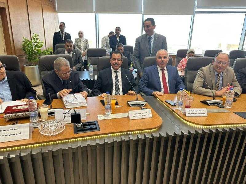 رئيس جامعة الوادي الجديد الأهلية يشارك في اجتماع المجلس الأعلى للجامعات الأهلية