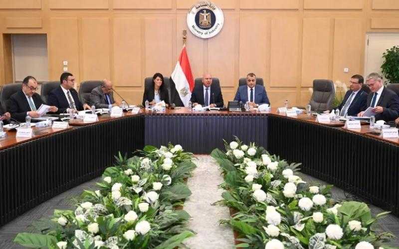 الحكومة تقرر إعداد قائمة سوداء تضم المصانع التي تسرق التيار الكهربائي