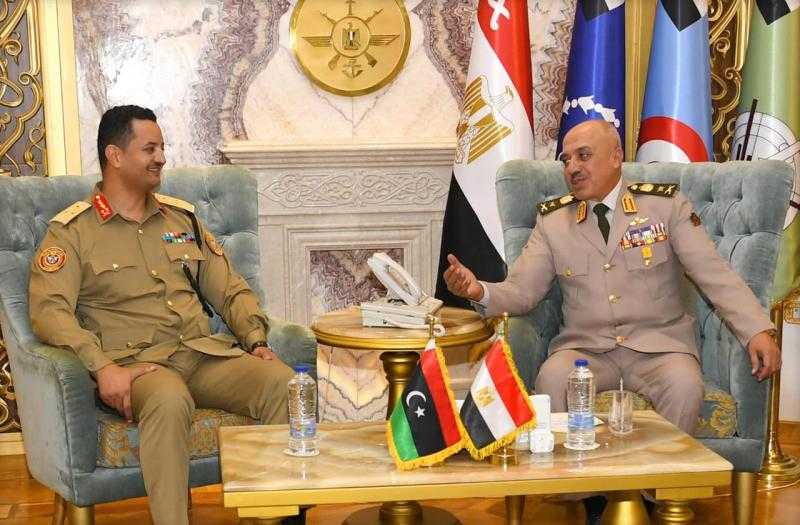 رئيس أركان حرب القوات المسلحة يلتقي رئيس الأركان العامة للجيش الليبي