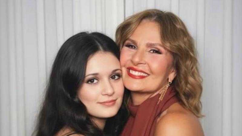 يسرا تشارك جمهورها بصورة بتقنية الذكاء الاصطناعي