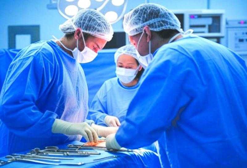 جراحة معقدة تنقذ حياة مريض سبعيني في مستشفى هليوبوليس