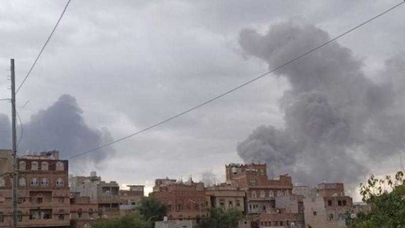 عاجل.. 12 غارة إسرائيلية تستهدف ميناء الحديدة في اليمن