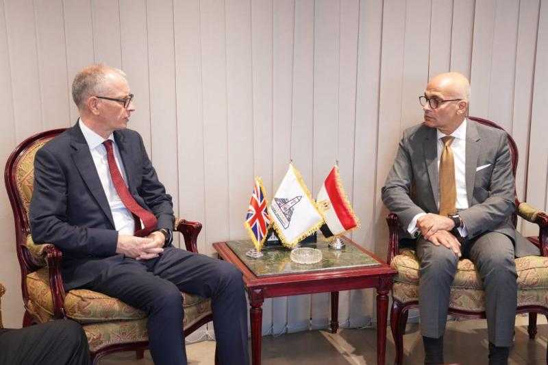 جامعة عين شمس تبحث سبل التعاون الأكاديمي مع جامعة أنجليا روسكين البريطانية