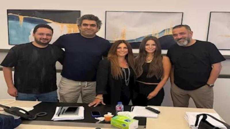 إيمان العاصي تشارك صورة من كواليس مسلسلها الجديد ”قسمة العدل”