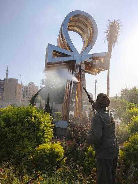 تكثيف أعمال النظافة بالشوارع والميادين العامة بمدينة الأقصر