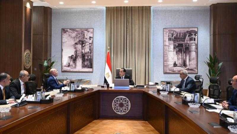 رئيس الوزراء يبحث مع محافظ القاهرة متابعة المشروعات التنموية والتطويرية بالمحافظة