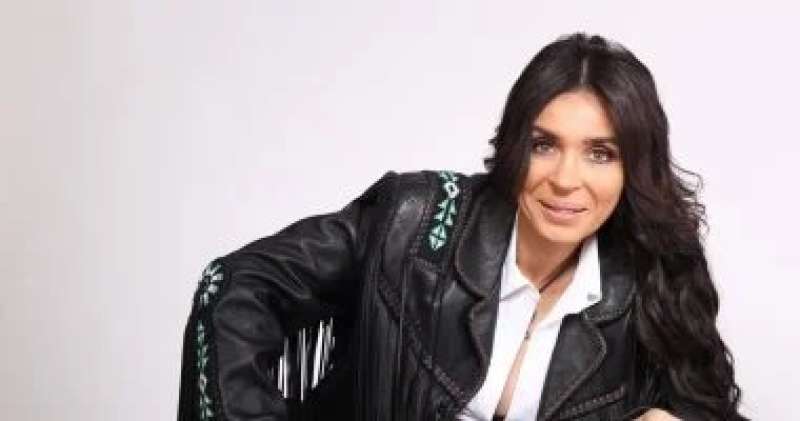 الراقصة دينا