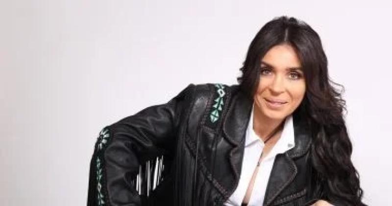 دينا تطلق أول أكاديمية متكاملة لتعليم الرقص والفنون في مصر