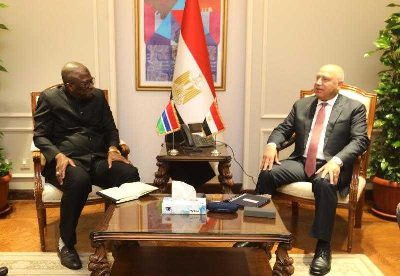 وزير الصناعة والنقل يبحث مع وزير الدفاع بدولة جامبيا فرص التعاون والدعم الذي يمكن أن تقدمه مصر لقطاعي النقل والبنية التحتية والصناعة