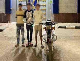 القبض على 3 طلاب لصفع فتاة أثناء سيرها بشارع في المنوفية