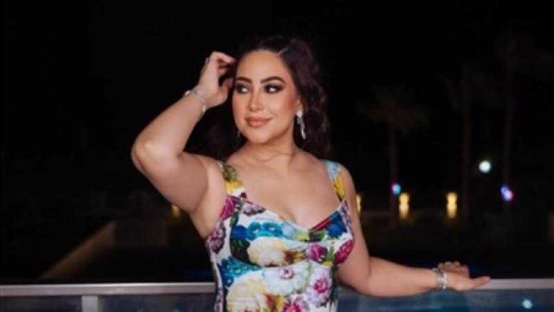 بوسي تتألق بإطلالة أنثوية جذابة على إنستجرام