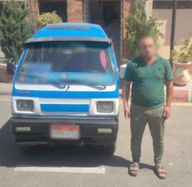 ضبط سائق أجرة بالبحيرة لرفعه الأجرة وعدم الالتزام بخط السير