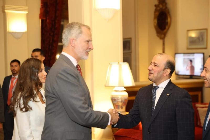 رسالة ملكية من قلب الأقصر.. فيليبي السادس يدون انطباعه عن ”قصر الشتاء” بخط اليد