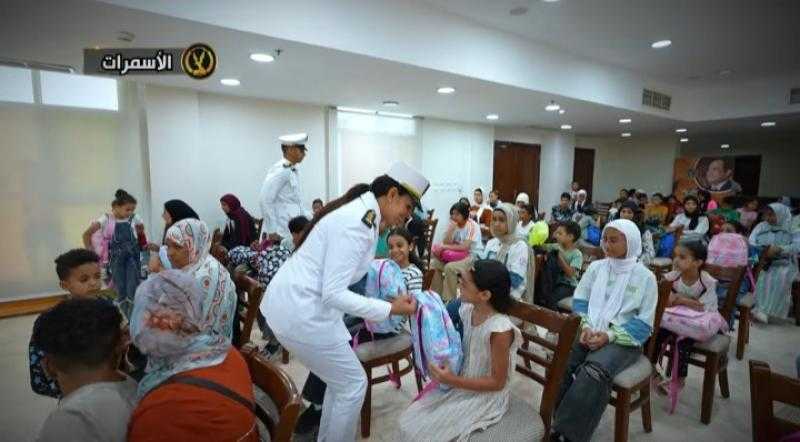 الداخلية توزع حقائب مدرسية ضمن مبادرة ”كلنا واحد” قبل بدء العام الدراسي الجديد