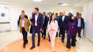 وزيرة التضامن تصطحب وزير الأسرة والتنمية الاجتماعية بسنغافورة في زيارة لمستشفى الناس