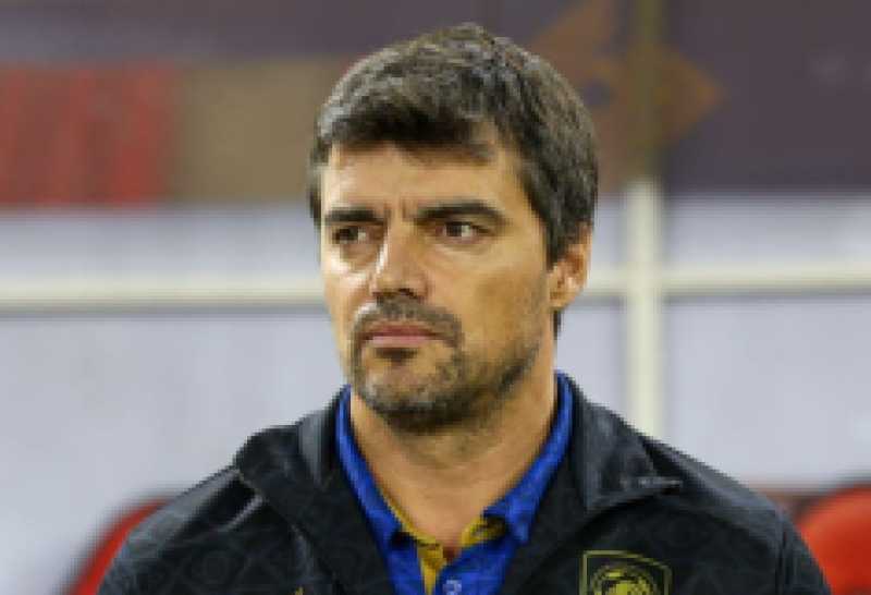 الأهلي وكايزر تشيفز يتنافسان على التعاقد مع المدرب البرتغالي بيدرو جونشالفيس