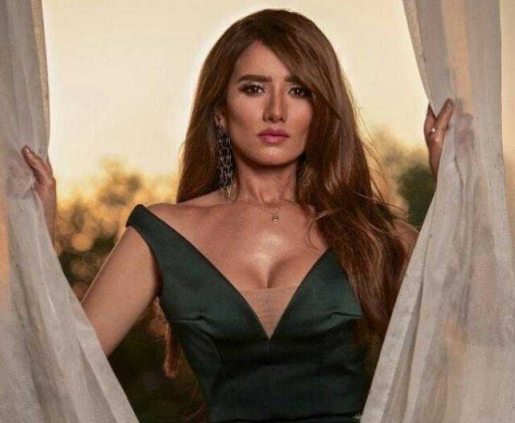 زينة تشوق جمهورها لمسلسل ورد وشيكولاته