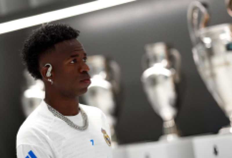 فينيسيوس جونيور يشترط مساواة مبابي ماليًا لتجديد عقده مع ريال مدريد