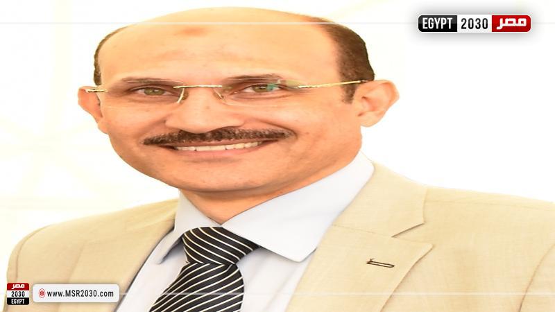 الدكتور أحمد عزب 