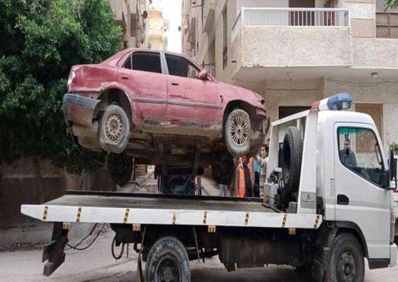 حملات مرورية لرفع السيارات المتهالكة من الشوارع