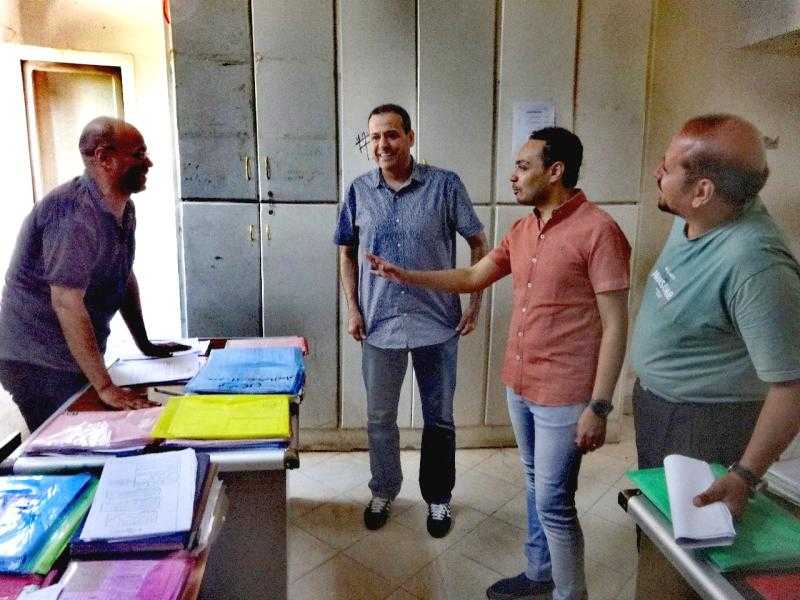 رئيس مدينة الأقصر يتفقد الإدارة الهندسية لمتابعة سير العمل والوقوف على نسب ومعدلات الإنجاز اليومية