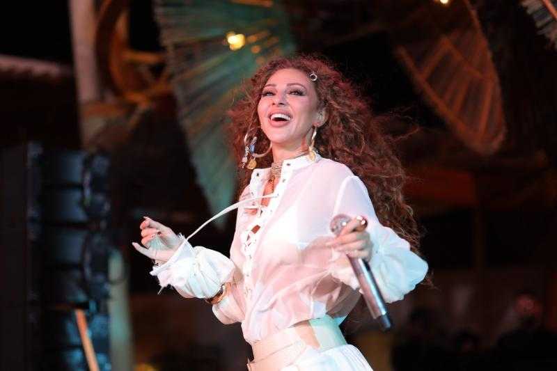 ميريام فارس تودع صيف الساحل الشمالي بحفل استثنائي