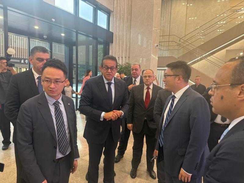 وزير الصحة يتفقد مستشفى رينجي الذكي ويبحث التعاون في التكنولوجيا الطبية