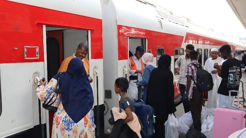 سكك حديد مصر تُسيّر الرحلة الثامنة عشرة لقطارات العودة الطوعية للأشقاء السودانيين إلى وطنهم