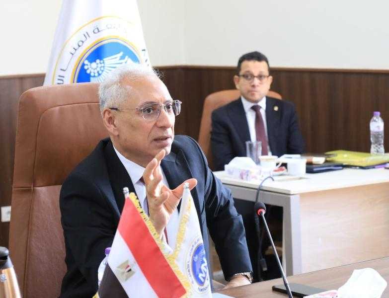 رئيس جامعة المنيا يترأس اجتماع مجلس الجامعة الأهلية