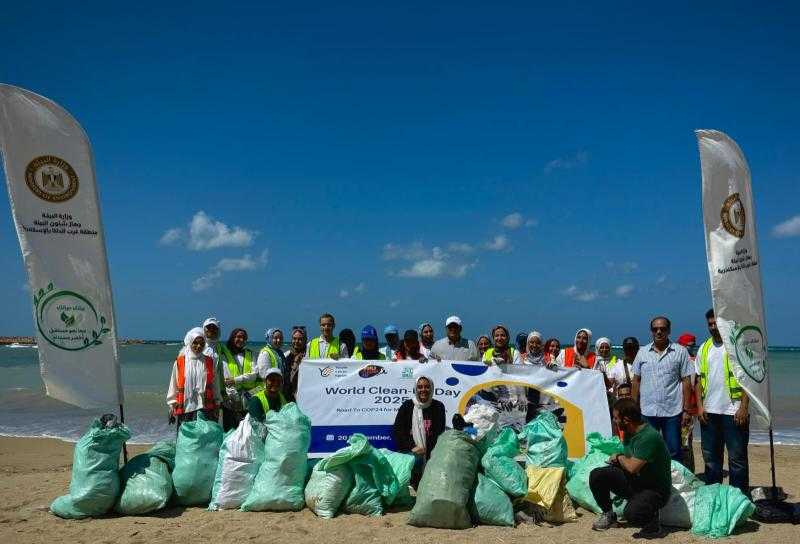 وزارة البيئة تشارك دول العالم بتنفيذ حملة مكبرة لتنظيف أربعة شواطئ بالاسكندرية