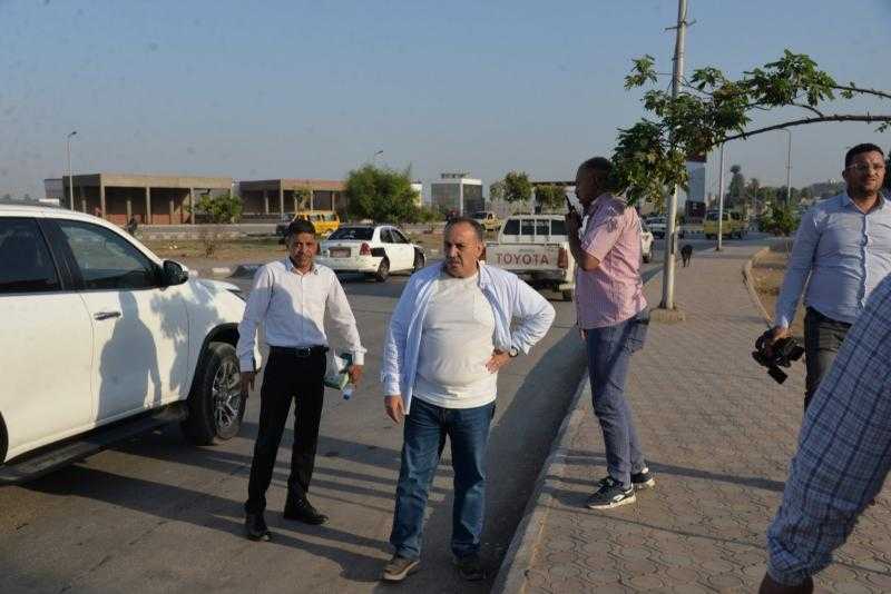 محافظ أسيوط يقود حملة موسعة لإزالة الإشغالات المخالفة بميدان القناطر