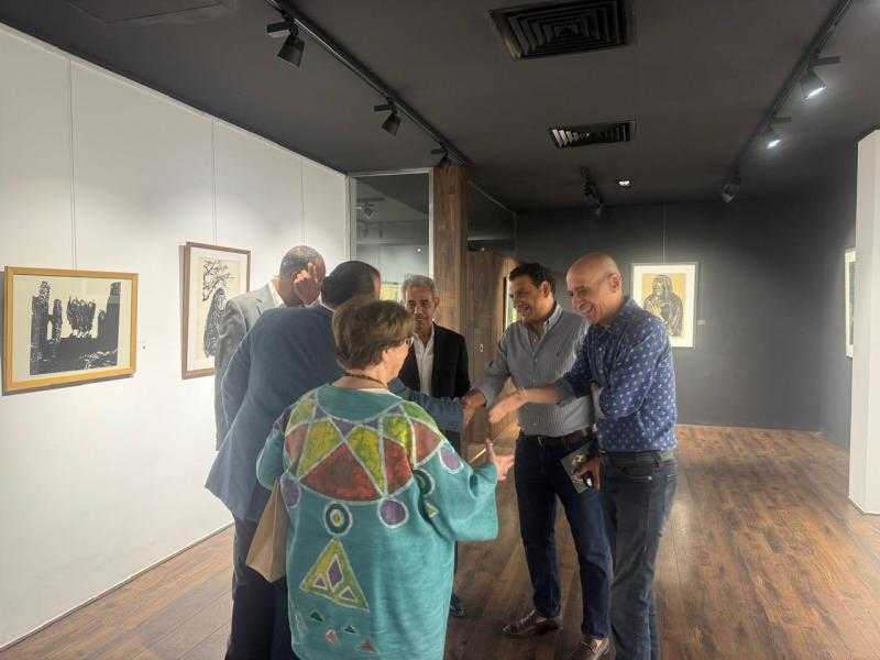 افتتاح معرض الماضي مازال حيا للفنان فاروق شحاتة يضم ويلات الحرب والطبيعة