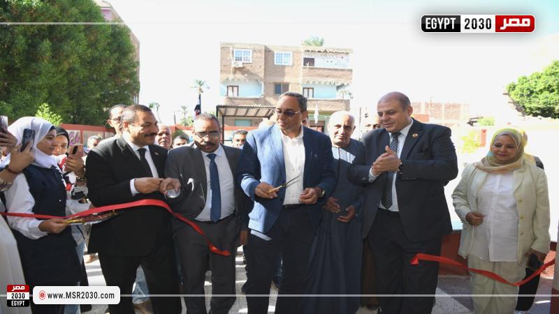 محافظ قنا