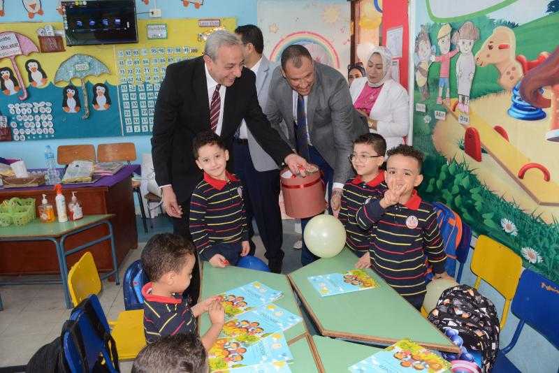 محافظ الغربية يتفقد عدداً من المدارس في بداية العام الدراسي