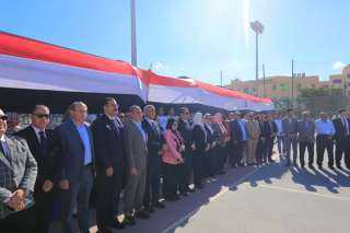 رئيس جامعة كفر الشيخ يشهد مراسم تحية العلم ويقدم التهنئة لطلبة الجامعة بالعام الدراسي الجديد 2025/2026