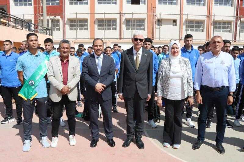 رئيس جامعة المنوفية يشهد تحية العلم بكلية علوم الرياضة