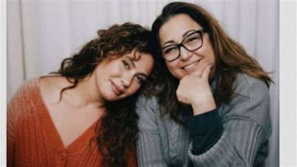 هند صبري ووالدتها