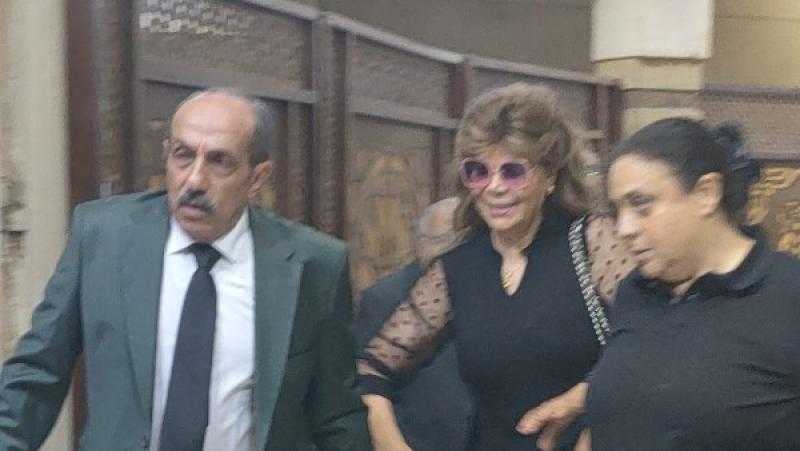 صفاء أبو السعود وأشرف زكي في عزاء شقيقة أحمد صيام