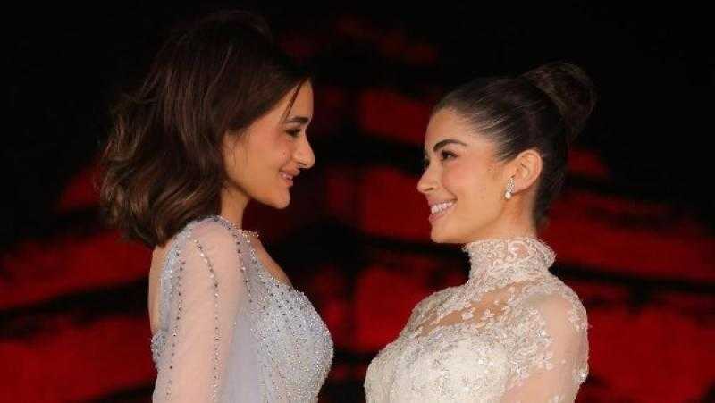 أحمد زاهر يحتفل بتخرج نجلتيه ليلى وملك