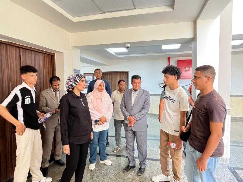 رئيس جامعة الأقصر تتفقد الجامعة الأهلية للاطمئنان على سير العملية التعليمية وانتظام الدراسة