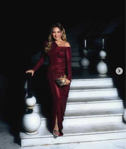 لن تصدق سعر فستان صابرين في حفل توزيع جوائز دير جيست