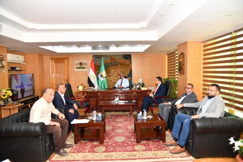 محافظ الفيوم يتابع إجراءات توصيل المرافق للمجمع الصناعي بهوارة المقطع ضمن ”شغلك في قريتك”