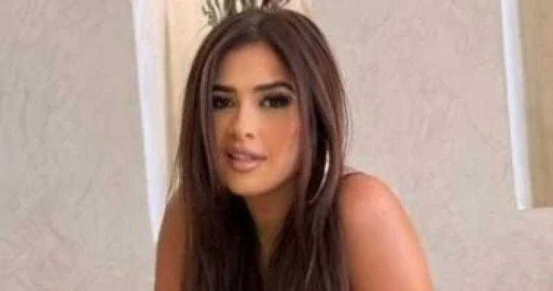 ياسمين عبد العزيز تخطف الأنظار بإطلالة جديدة